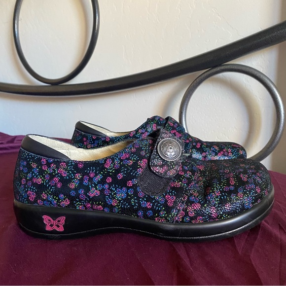 ALEGRIA Floral Slip On Clogs - Classic - Picture 1 of 15